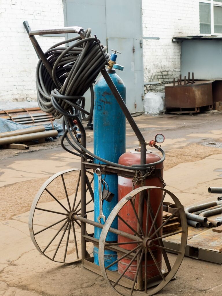 Picture of oxygen cylinder on a cart that's used for welding.